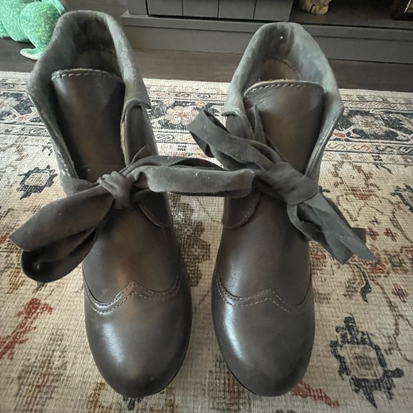 Size 7.5 Leather Hush Puppies - Picture 2 of 10